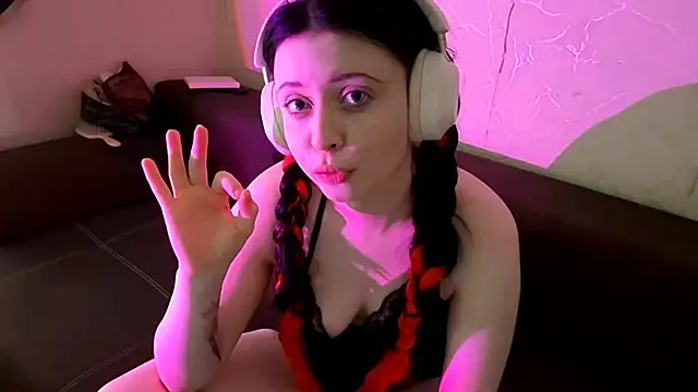 Snapshot of MindyMinty chatting on 03-13-26, 05:03 MindyMinty online show from 03-13-26, 05:03