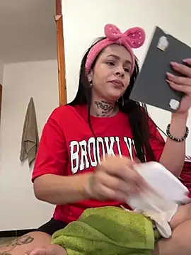 Snapshot of Alana_SmithXx chatting on 03-06-26, 02:35 Alana SmithXx online show from 03-06-26, 02:35