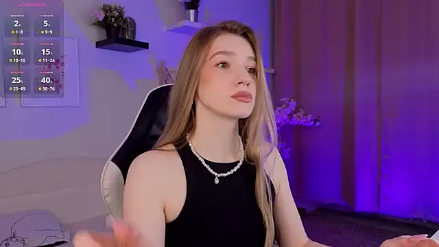 Snapshot of Vanessa__Lui chatting on 02-17-26, 10:45 Vanessa Lui online show from 02-17-26, 10:45