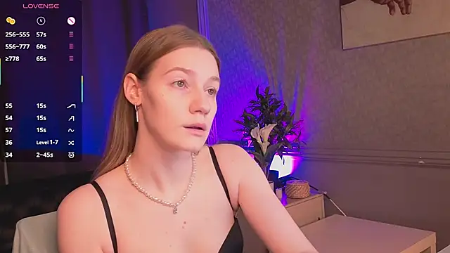 Snapshot of Vanessa__Lui chatting on 02-18-26, 03:41 Vanessa Lui online show from 02-18-26, 03:41