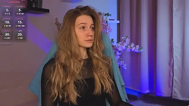 Snapshot of Vanessa__Lui chatting on 02-28-26, 04:08 Vanessa Lui online show from 02-28-26, 04:08