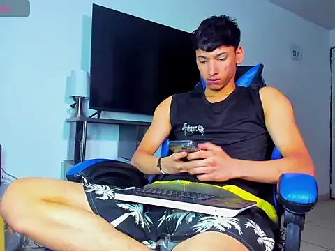 Lyam Russo online show from 04-15-26, 07:59