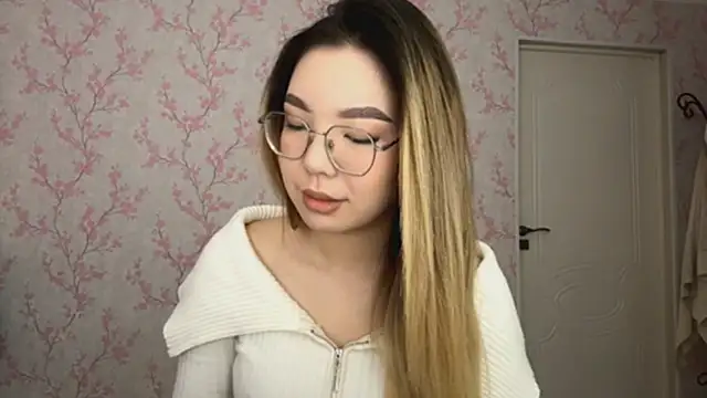 Snapshot of Elina_Mottel chatting on 03-01-26, 09:11 Elina Mottel online show from 03-01-26, 09:11