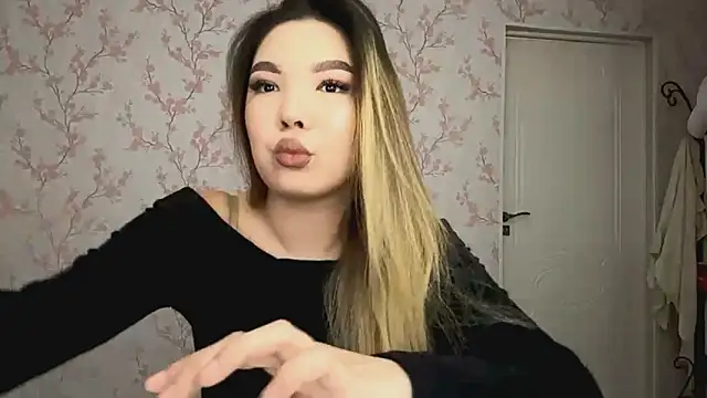 Snapshot of Elina_Mottel chatting on 03-10-26, 10:09 Elina Mottel online show from 03-10-26, 10:09