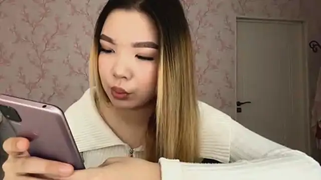 Snapshot of Elina_Mottel chatting on 03-13-26, 10:44 Elina Mottel online show from 03-13-26, 10:44