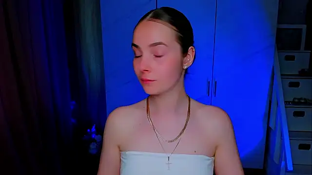 Maddy Wood  online show from 06-10-26, 02:16