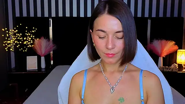 Snapshot of GracefulMichelle chatting on 06-26-26, 07:40 GracefulMichelle online show from 06-26-26, 07:40