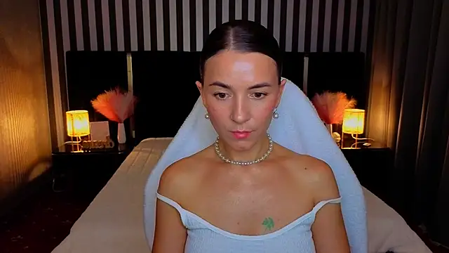 Snapshot of GracefulMichelle chatting on 07-19-26, 06:55 GracefulMichelle online show from 07-19-26, 06:55