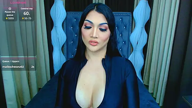 Snapshot of Laureen_Hilton chatting on 02-21-26, 12:06 Laureen Hilton online show from 02-21-26, 12:06