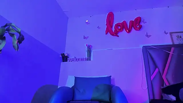 Snapshot of Agathe_caius chatting on 03-12-26, 04:51 Agathe caius online show from 03-12-26, 04:51