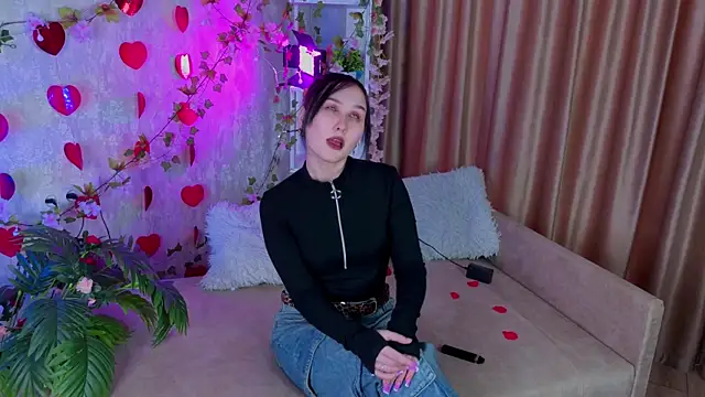 Snapshot of ThoraHaring chatting on 02-23-26, 04:43 ThoraHaring online show from 02-23-26, 04:43