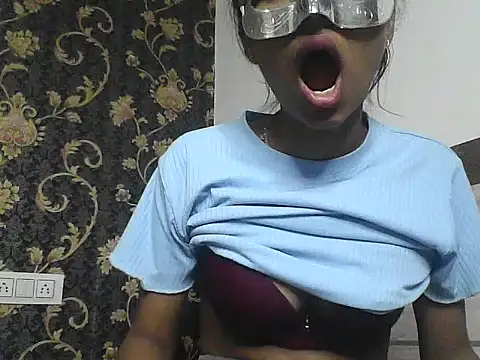 Snapshot of Rani1993 chatting on 02-28-26, 08:15 Rani1993 online show from 02-28-26, 08:15