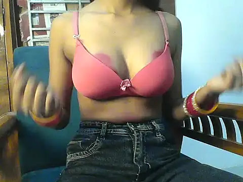 Snapshot of Rani1993 chatting on 03-09-26, 04:33 Rani1993 online show from 03-09-26, 04:33