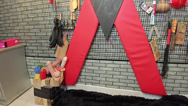 hillary bigbutt online show from 07-24-26, 11:30