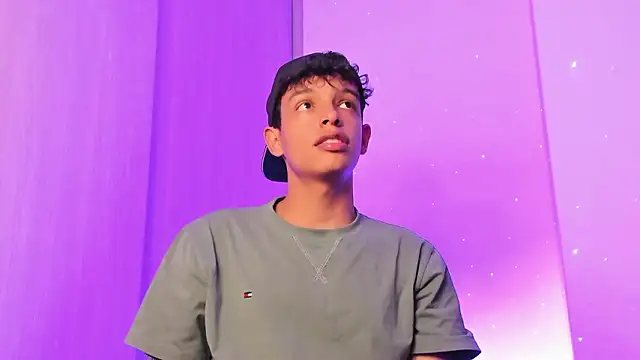 Snapshot of Maxfrost1 chatting on 03-03-26, 10:48 Maxfrost1 online show from 03-03-26, 10:48