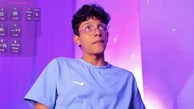 Snapshot of Maxfrost1 chatting on 03-13-26, 03:02 Maxfrost1 online show from 03-13-26, 03:02