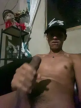 Snapshot of Alee_2005 chatting on 03-10-26, 06:18 Alee 2005 online show from 03-10-26, 06:18