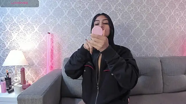 Snapshot of SophiaMoreno chatting on 03-06-26, 01:51 SophiaMoreno online show from 03-06-26, 01:51