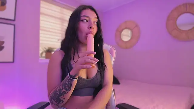 Snapshot of Lummii_ chatting on 02-19-26, 07:32 Lummii online show from 02-19-26, 07:32