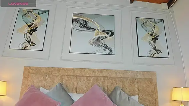 zoe moon   online show from 04-26-26, 01:53