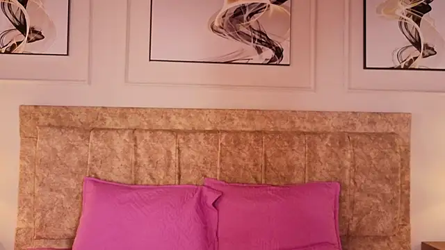 zoe moon   online show from 07-17-26, 12:12