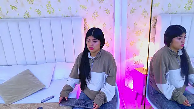 Khloe Moon online show from 04-29-26, 12:20