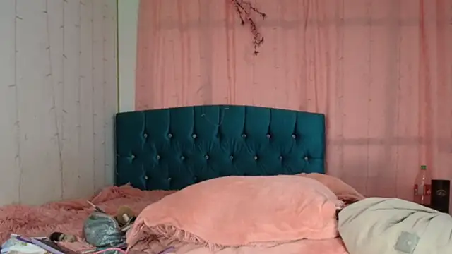 Snapshot of Rose_victory1 chatting on 03-14-26, 10:04 Rose victory1 online show from 03-14-26, 10:04