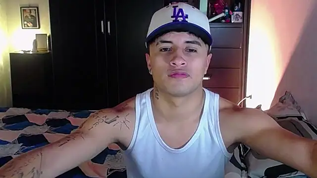 Snapshot of Jhon_Sara chatting on 03-08-26, 02:43 Jhon Sara online show from 03-08-26, 02:43