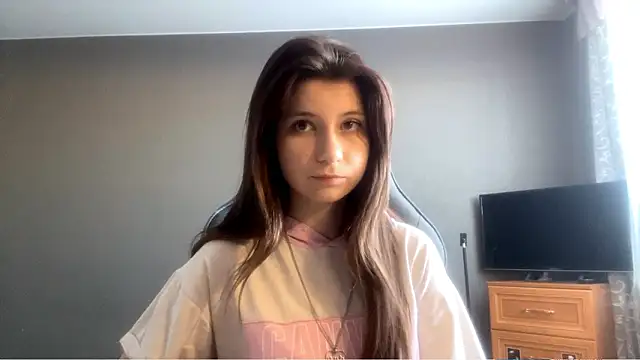 Snapshot of LunnaBliss chatting on 02-17-26, 12:12 LunnaBliss online show from 02-17-26, 12:12