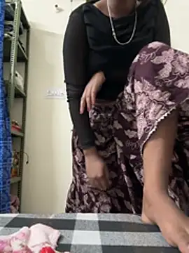 Snapshot of meenu_cuties chatting on 05-20-26, 03:51 meenu cuties online show from 05-20-26, 03:51