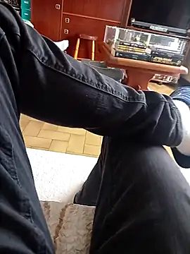 Snapshot of thom7246 chatting on 03-09-26, 01:04 thom7246 online show from 03-09-26, 01:04