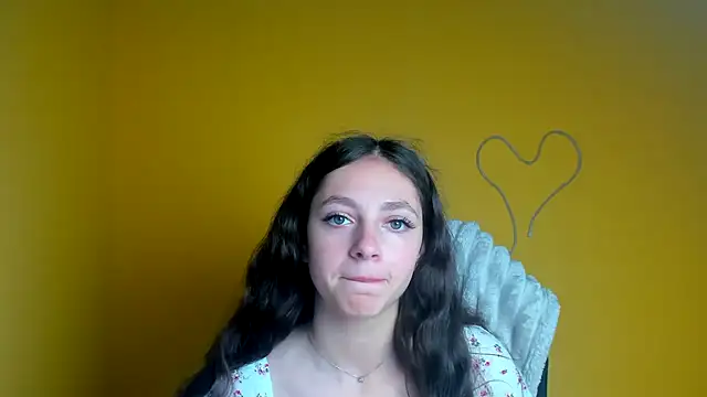 KissMeJulia online show from 06-23-26, 11:52