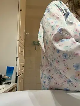 Frenchgirl45 online show from 03-01-26, 07:38