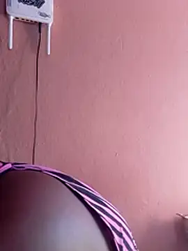 indianstrawberrylips4u online show from 02-25-26, 06:23