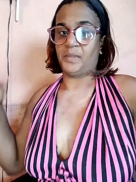 indianstrawberrylips4u online show from 04-29-26, 07:56