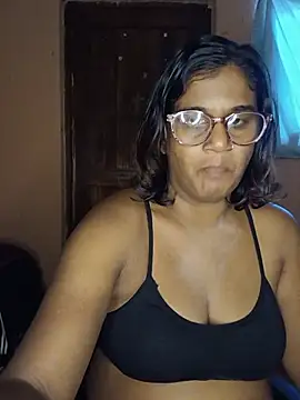 indianstrawberrylips4u online show from 06-19-26, 06:07