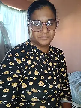 indianstrawberrylips4u online show from 07-06-26, 09:17