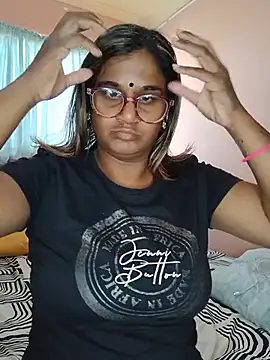indianstrawberrylips4u online show from 07-28-26, 09:15