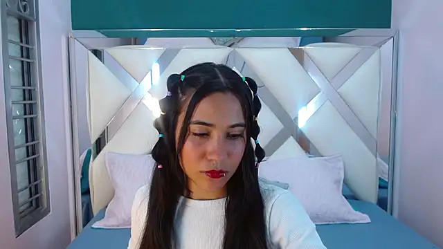 Snapshot of Kate_Hewson chatting on 02-25-26, 12:37 Kate Hewson online show from 02-25-26, 12:37