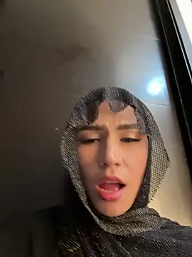 Snapshot of Darsha_Khemu chatting on 06-18-26, 11:20 Darsha Khemu online show from 06-18-26, 11:20