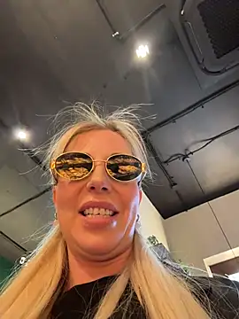 LisaMurr online show from 05-02-26, 03:17