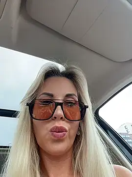LisaMurr online show from 07-07-26, 12:31