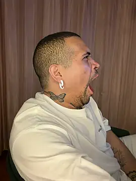 Snapshot of Simone026 chatting on 03-13-26, 01:01 Simone026 online show from 03-13-26, 01:01