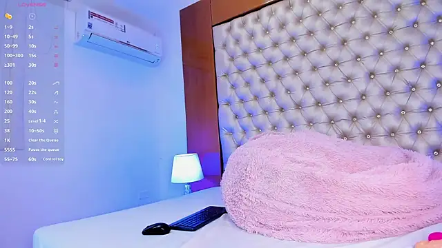 Snapshot of IsabellaaLux_ chatting on 03-12-26, 07:53 IsabellaaLux online show from 03-12-26, 07:53