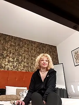 Snapshot of LaireeFelini chatting on 02-17-26, 08:26 LaireeFelini online show from 02-17-26, 08:26