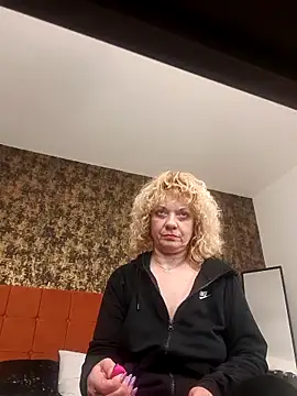 Snapshot of LaireeFelini chatting on 02-18-26, 07:54 LaireeFelini online show from 02-18-26, 07:54