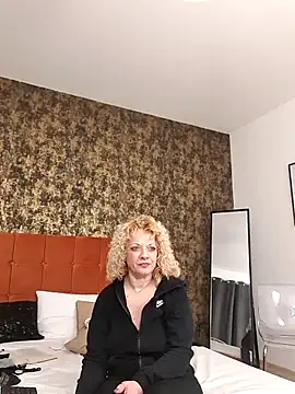 Snapshot of LaireeFelini chatting on 02-27-26, 07:58 LaireeFelini online show from 02-27-26, 07:58