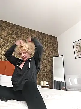 Snapshot of LaireeFelini chatting on 03-13-26, 07:42 LaireeFelini online show from 03-13-26, 07:42