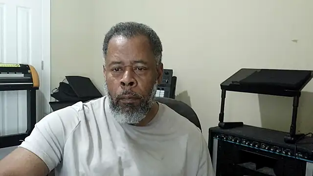Snapshot of Cleozevo1961 chatting on 05-07-26, 05:40 Cleozevo1961 online show from 05-07-26, 05:40