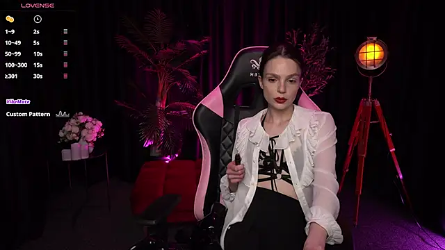 Snapshot of Wild_Alice_me chatting on 03-08-26, 04:00 Wild Alice me online show from 03-08-26, 04:00